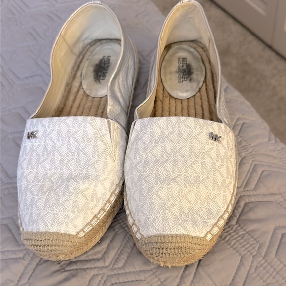 Michael Kors Espadrilles Shoe Size 8 EUC Silver Logo Printed - Picture 1 of 5